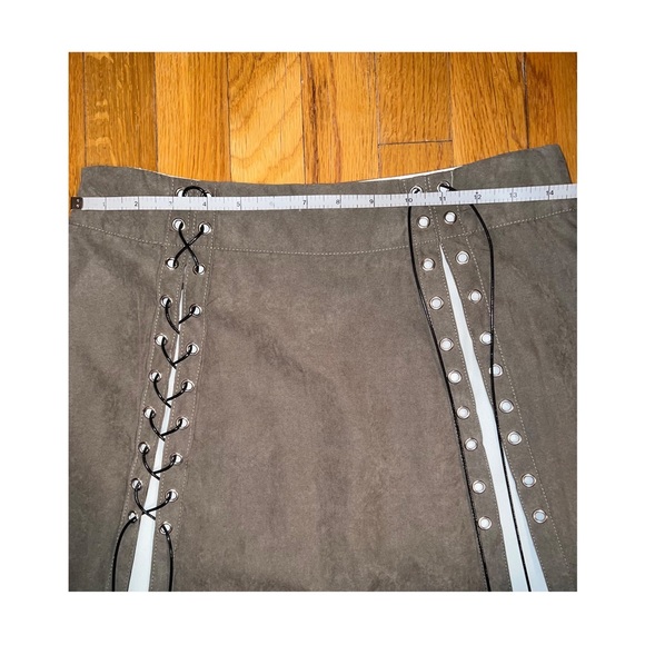 BROWN SAGE FAUX SUEDE SKIRT - Picture 4 of 10